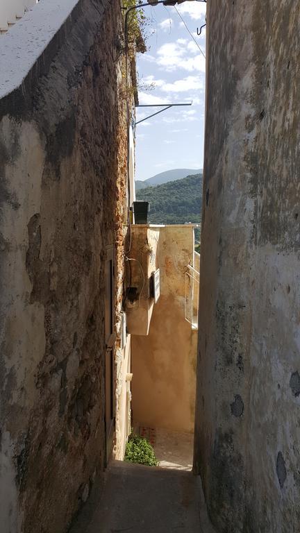 Torrione San Lorenzo I Террачина Экстерьер фото